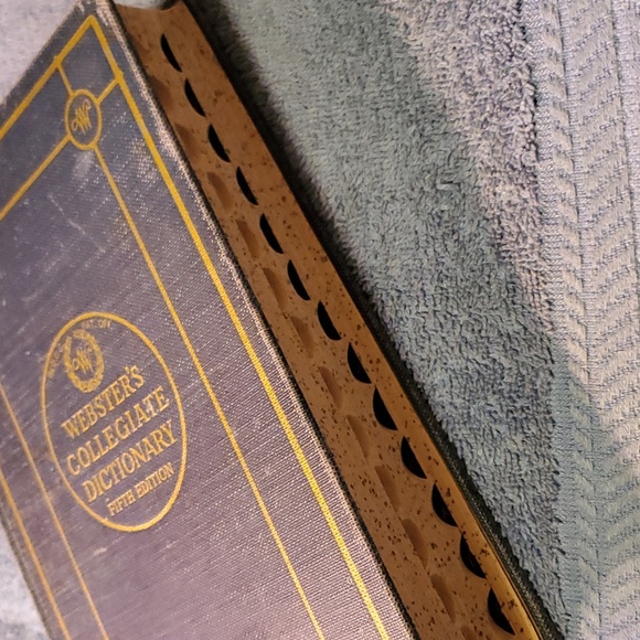 Websters collegiate dictionary - Picture 3 of 5